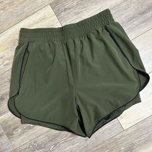 🛍️ green large (12-14)) shorts with under shorts. Excellent condition